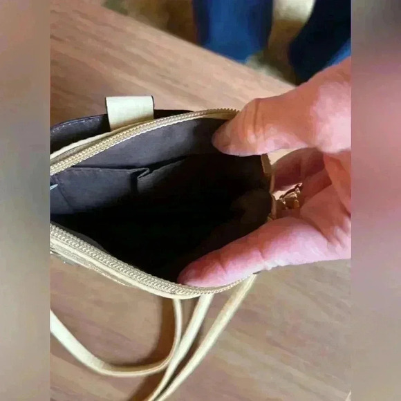 Crossbody bag w rose, phone pocket, inside pocket, see pics - Picture 7 of 8